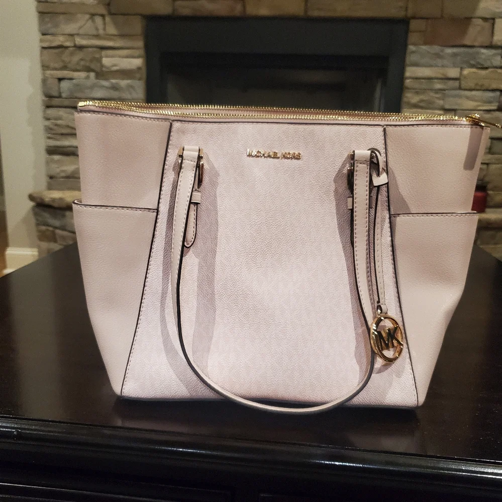 Michael Kors Charlotte Large Saffiano Bag - Picture 1 of 11